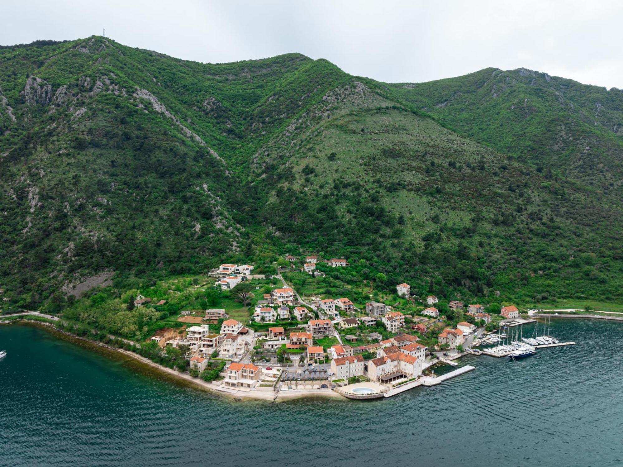 Bokeljski Dvori